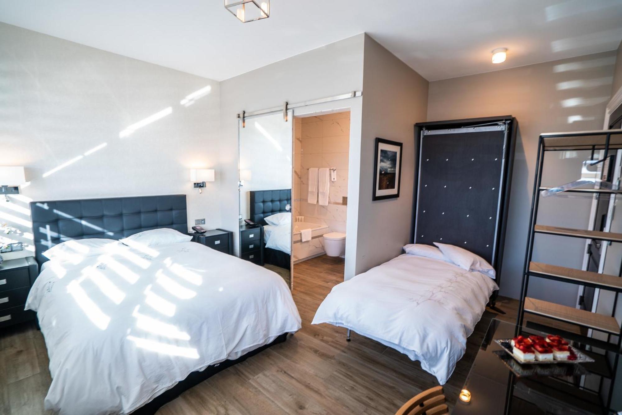 Family Room,1516327183:JPEG